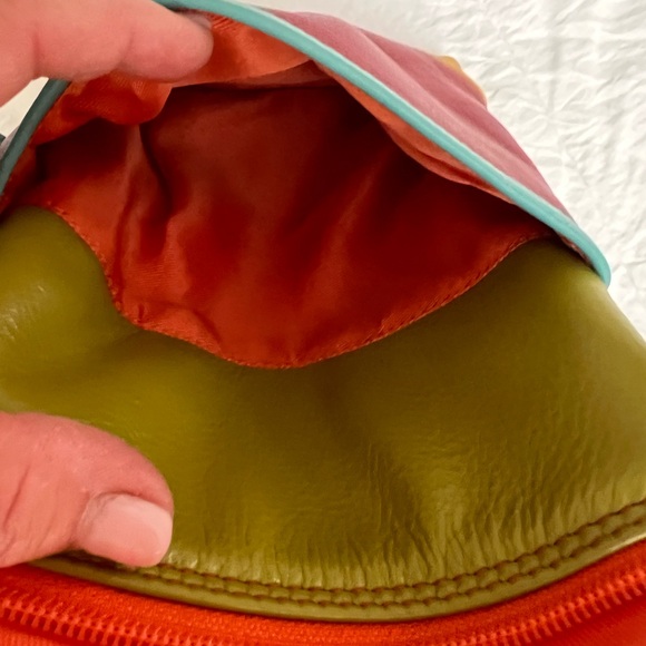 ili NY & Co. Cross Body Purse! Genuine Leather in excellent condition. - Picture 8 of 16